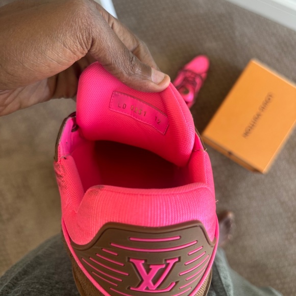 Louis Vuitton - Picture 3 of 3